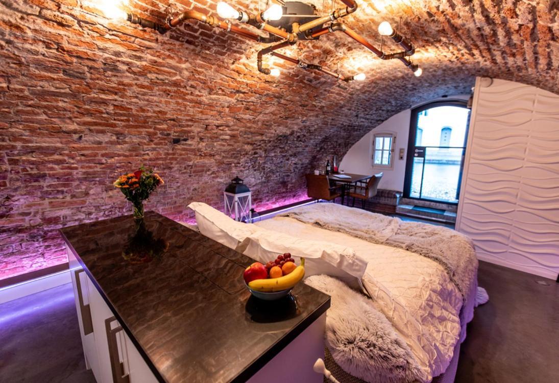 Uki-Hotel Утрехт Екстериор снимка