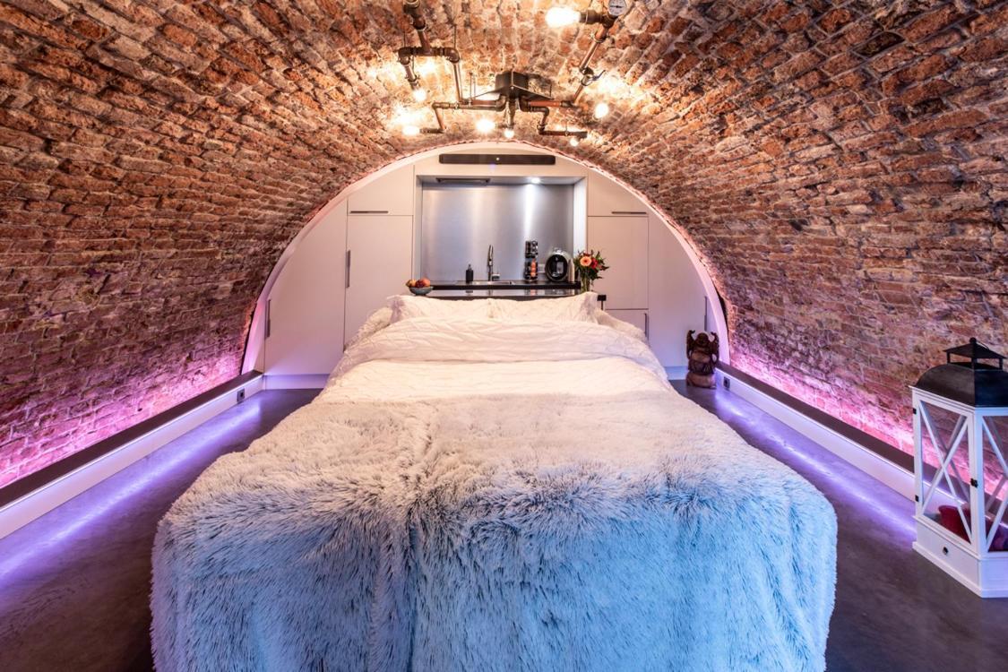 Uki-Hotel Утрехт Екстериор снимка