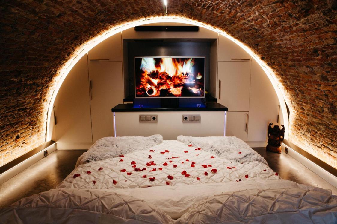 Uki-Hotel Утрехт Екстериор снимка